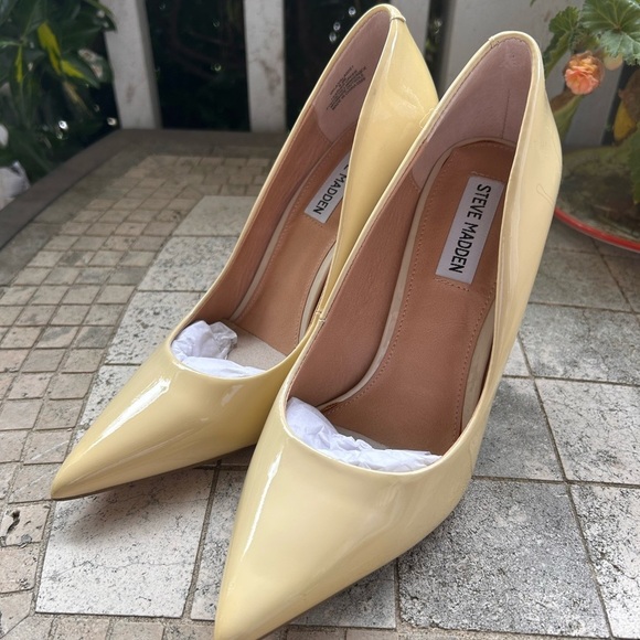 Steve Madden Vala Cream Patent Leather Stiletto Heels sz 8.5 nwob - Picture 1 of 5